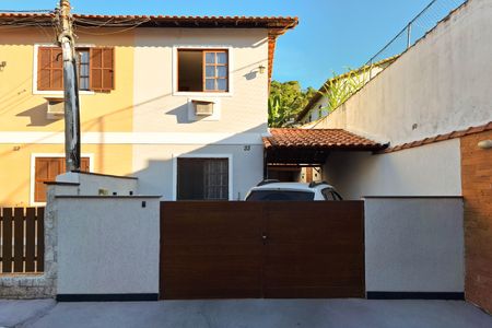 Casa para alugar com 101m², 2 quartos e 1 vaga Casa para alugar com 101m², 2 quartos e 1 vagaFachada
