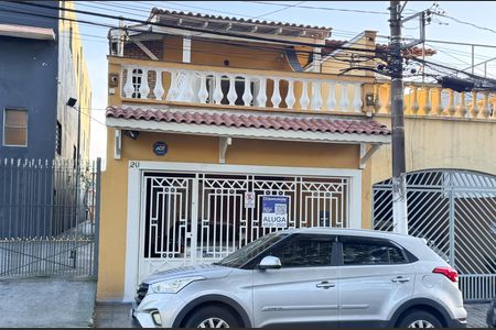 Casa para alugar com 150m², 3 quartos e 2 vagas Casa para alugar com 150m², 3 quartos e 2 vagasFachada
