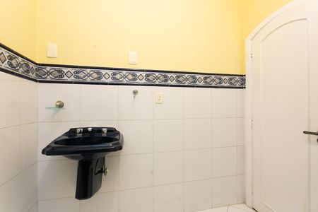 Casa para alugar com 150m², 3 quartos e 2 vagas Casa para alugar com 150m², 3 quartos e 2 vagasBanheiro Social