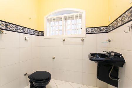 Casa para alugar com 150m², 3 quartos e 2 vagas Casa para alugar com 150m², 3 quartos e 2 vagasBanheiro Social