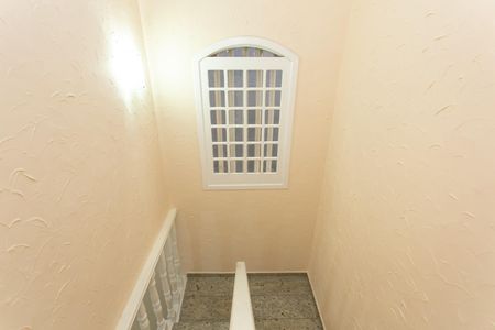 Casa para alugar com 150m², 3 quartos e 2 vagas Casa para alugar com 150m², 3 quartos e 2 vagasEscada