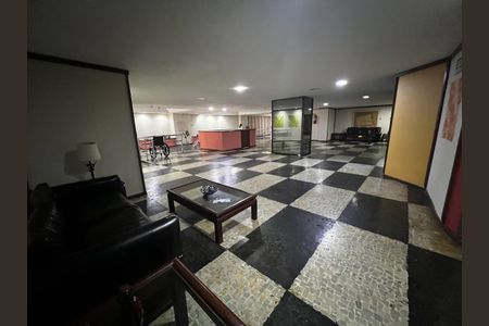 Apartamento para alugar com 75m², 2 quartos e 1 vaga Apartamento para alugar com 75m², 2 quartos e 1 vagaHall