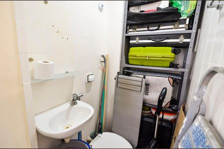 Apartamento para alugar com 75m², 2 quartos e 1 vaga Apartamento para alugar com 75m², 2 quartos e 1 vagaBanheiro de Serviço