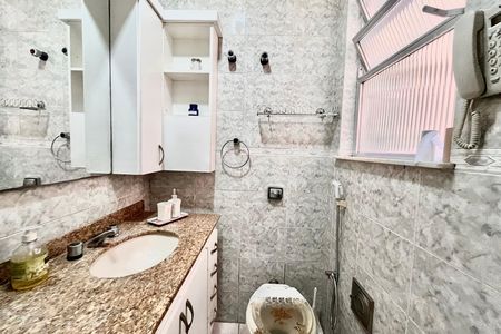 Apartamento à venda com 140m², 3 quartos e 1 vaga Apartamento à venda com 140m², 3 quartos e 1 vagaBanheiro social