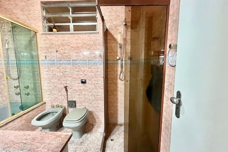 Apartamento à venda com 140m², 3 quartos e 1 vaga Apartamento à venda com 140m², 3 quartos e 1 vagaBanheiro da Suíte