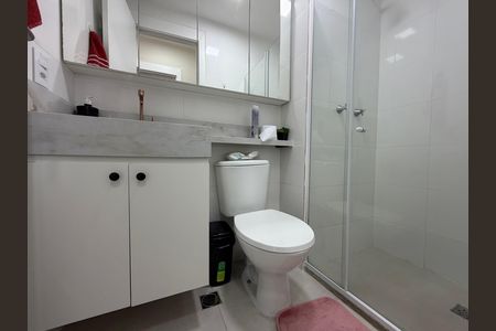 Banheiro  de apartamento à venda com 2 quartos, 43m² em Anil, Rio de Janeiro