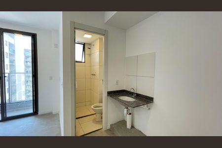 Banheiro de kitnet/studio à venda com 0 quarto, 33m² em Santo Cristo, Rio de Janeiro