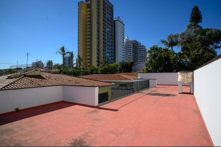 Casa para alugar com 350m², 4 quartos e 12 vagas Casa para alugar com 350m², 4 quartos e 12 vagasTerraço
