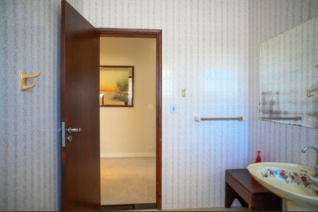 Casa para alugar com 350m², 4 quartos e 12 vagas Casa para alugar com 350m², 4 quartos e 12 vagasBanheiro Social