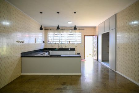 Casa para alugar com 350m², 4 quartos e 12 vagas Casa para alugar com 350m², 4 quartos e 12 vagasCozinha