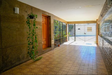 Casa para alugar com 350m², 4 quartos e 12 vagas Casa para alugar com 350m², 4 quartos e 12 vagasGaragem
