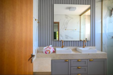 Casa para alugar com 350m², 4 quartos e 12 vagas Casa para alugar com 350m², 4 quartos e 12 vagasBanheiro Quarto 1 - Suite