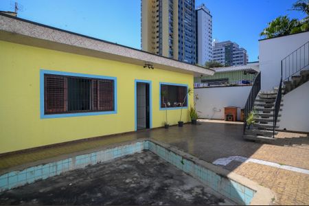 Casa para alugar com 350m², 4 quartos e 12 vagas Casa para alugar com 350m², 4 quartos e 12 vagasQuintal