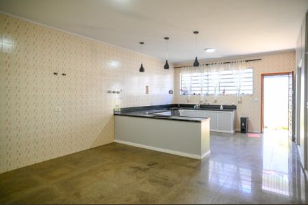 Casa para alugar com 350m², 4 quartos e 12 vagas Casa para alugar com 350m², 4 quartos e 12 vagasCozinha