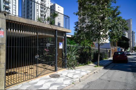 Casa para alugar com 350m², 4 quartos e 12 vagas Casa para alugar com 350m², 4 quartos e 12 vagasFachada