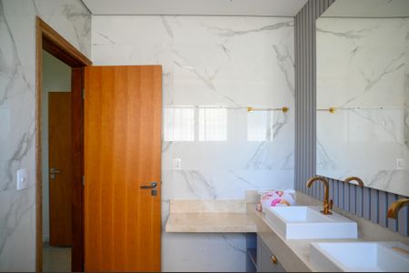 Casa para alugar com 350m², 4 quartos e 12 vagas Casa para alugar com 350m², 4 quartos e 12 vagasBanheiro Quarto 1 - Suite