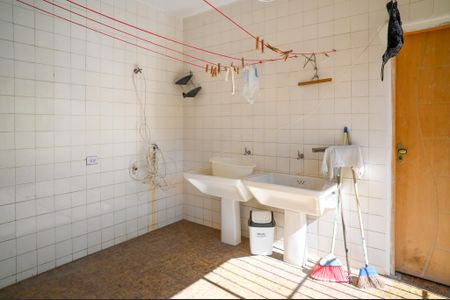 Casa para alugar com 350m², 4 quartos e 12 vagas Casa para alugar com 350m², 4 quartos e 12 vagasÁrea de Serviço