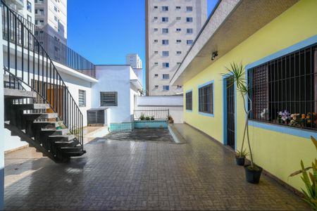 Casa para alugar com 350m², 4 quartos e 12 vagas Casa para alugar com 350m², 4 quartos e 12 vagasQuintal