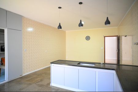 Casa para alugar com 350m², 4 quartos e 12 vagas Casa para alugar com 350m², 4 quartos e 12 vagasCozinha