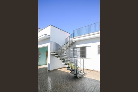 Casa para alugar com 350m², 4 quartos e 12 vagas Casa para alugar com 350m², 4 quartos e 12 vagasEscada para Terraço