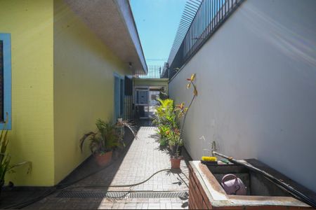 Casa para alugar com 350m², 4 quartos e 12 vagas Casa para alugar com 350m², 4 quartos e 12 vagasQuintal