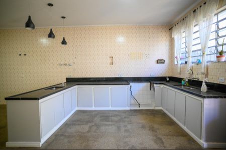 Casa para alugar com 350m², 4 quartos e 12 vagas Casa para alugar com 350m², 4 quartos e 12 vagasCozinha