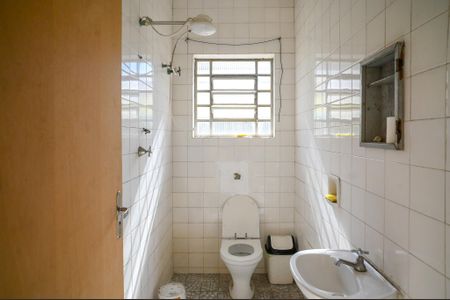 Casa para alugar com 350m², 4 quartos e 12 vagas Casa para alugar com 350m², 4 quartos e 12 vagasBanheiro de Serviço