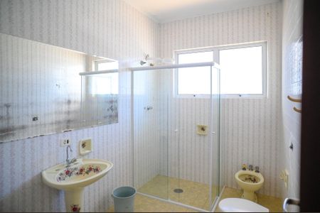 Casa para alugar com 350m², 4 quartos e 12 vagas Casa para alugar com 350m², 4 quartos e 12 vagasBanheiro Social