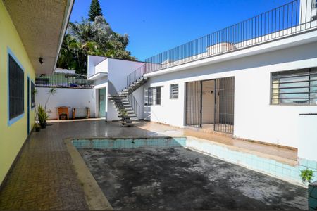 Casa para alugar com 350m², 4 quartos e 12 vagas Casa para alugar com 350m², 4 quartos e 12 vagasQuintal