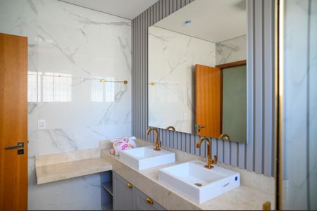 Casa para alugar com 350m², 4 quartos e 12 vagas Casa para alugar com 350m², 4 quartos e 12 vagasBanheiro Quarto 1 - Suite