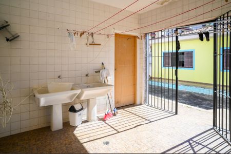 Casa para alugar com 350m², 4 quartos e 12 vagas Casa para alugar com 350m², 4 quartos e 12 vagasÁrea de Serviço