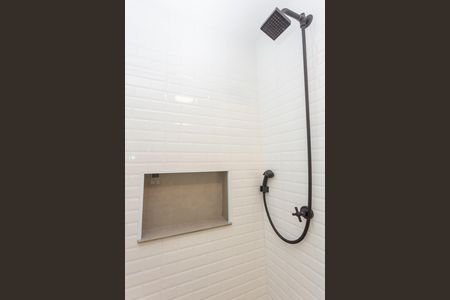 Banheiro de apartamento à venda com 2 quartos, 42m² em Vila Isa, São Paulo