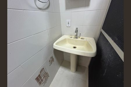 Apartamento para alugar com 65m², 2 quartos e sem vagaBanheiro