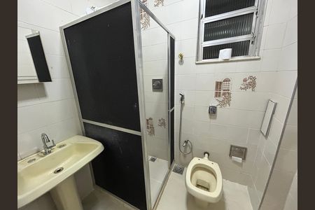 Apartamento para alugar com 65m², 2 quartos e sem vagaBanheiro
