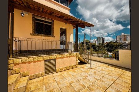 Casa para alugar com 90m², 4 quartos e 1 vaga Casa para alugar com 90m², 4 quartos e 1 vagaFachada