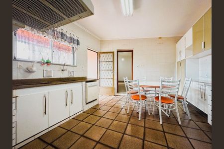 Casa para alugar com 90m², 4 quartos e 1 vaga