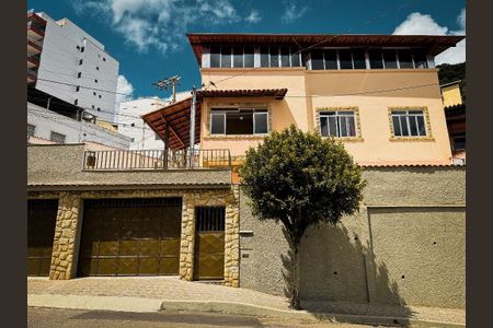 Casa para alugar com 90m², 4 quartos e 1 vaga Casa para alugar com 90m², 4 quartos e 1 vagaFachada