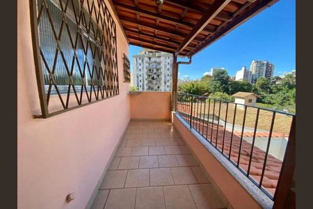 Casa para alugar com 90m², 4 quartos e 1 vaga