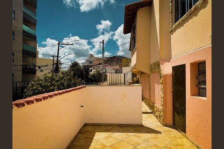 Casa para alugar com 90m², 4 quartos e 1 vaga