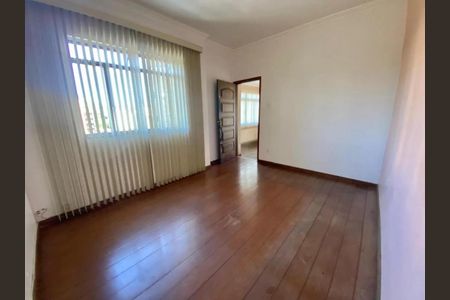 Casa para alugar com 90m², 4 quartos e 1 vaga
