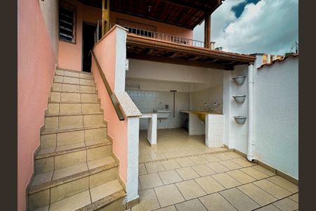 Casa para alugar com 90m², 4 quartos e 1 vaga