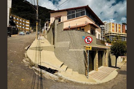 Casa para alugar com 90m², 4 quartos e 1 vaga Casa para alugar com 90m², 4 quartos e 1 vagaFachada