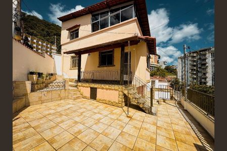 Casa para alugar com 90m², 4 quartos e 1 vaga Casa para alugar com 90m², 4 quartos e 1 vagaFachada