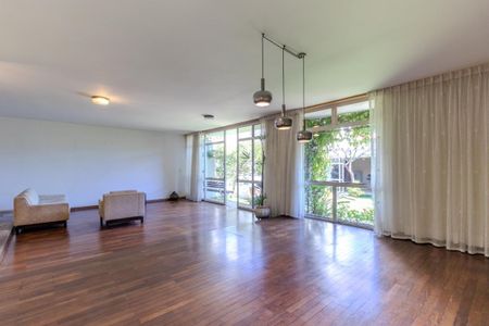 Casa à venda com 300m², 4 quartos e 4 vagas