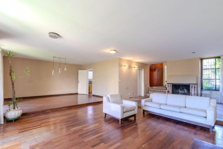 Casa à venda com 300m², 4 quartos e 4 vagas
