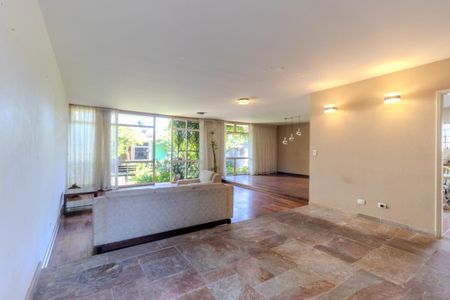Casa à venda com 300m², 4 quartos e 4 vagas