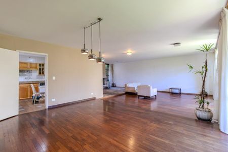Casa à venda com 300m², 4 quartos e 4 vagas