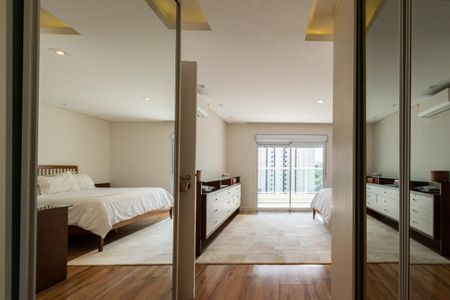Apartamento à venda com 4 quartos, 335m² em Vila Uberabinha, São Paulo