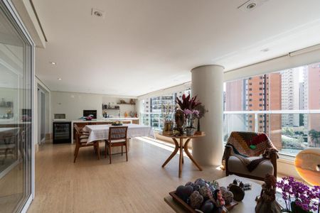Apartamento à venda com 4 quartos, 335m² em Vila Uberabinha, São Paulo
