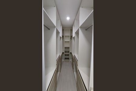 Casa para alugar com 96m², 2 quartos e 1 vaga Casa para alugar com 96m², 2 quartos e 1 vagaCloset da suíte
